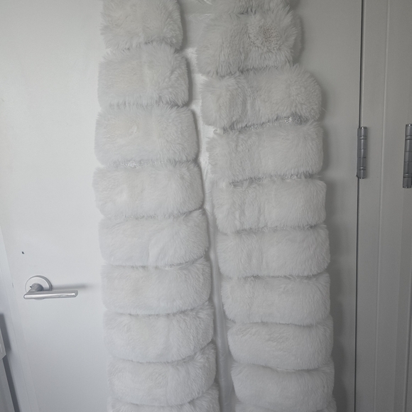 AKIRA Jackets & Blazers - AKIRA Snowy Faux Fur Long Vest